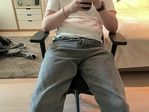 hotbiboy2003 online show from 28, 4, 2026