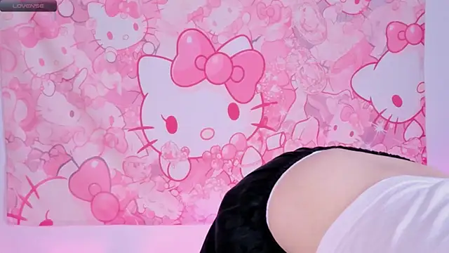 Snapshot of LouiseKane chatting on 15, 7, 2026 LouiseKane online show from 15, 7, 2026