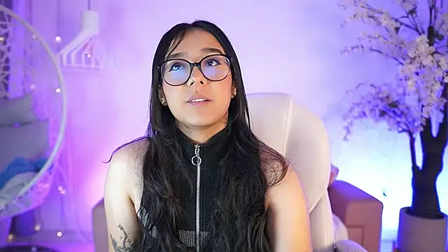 Snapshot of VioletJoness_ chatting on 30, 7, 2026 VioletJoness online show from 30, 7, 2026
