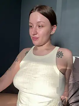 Snapshot of elegant_curves chatting on 24, 5, 2026 elegant curves online show from 24, 5, 2026
