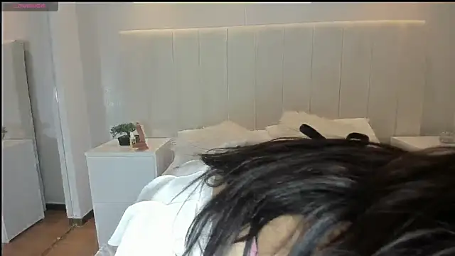 laura scott  online show from 30, 4, 2026