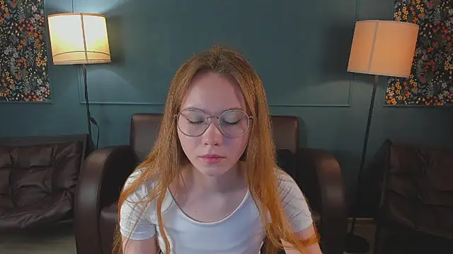 Snapshot of FloraLarsson chatting on 10, 6, 2026 FloraLarsson online show from 10, 6, 2026