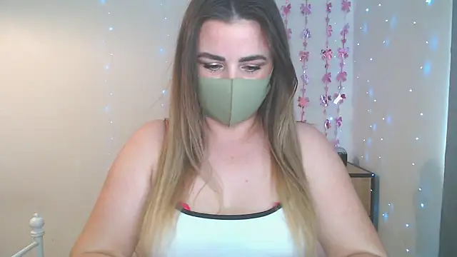 Snapshot of MillaVelvet chatting on 7, 5, 2026 MillaVelvet online show from 7, 5, 2026