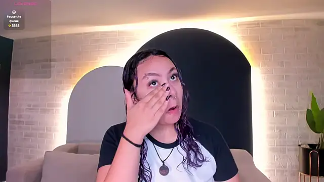 Snapshot of LoiseHarper chatting on 12, 6, 2026 LoiseHarper online show from 12, 6, 2026