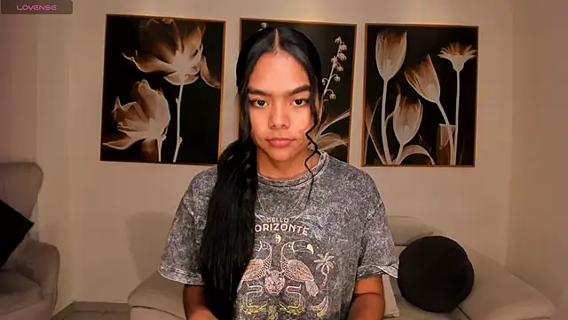 Snapshot of SaphiraJames chatting on 19, 6, 2026 SaphiraJames online show from 19, 6, 2026