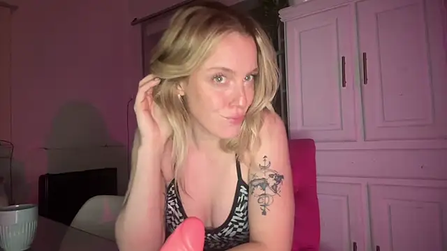 Snapshot of sweetemma_x chatting on 1, 5, 2026 sweetemma x online show from 1, 5, 2026