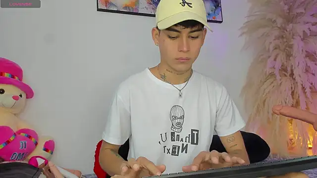 Snapshot of lukasstrong_ chatting on 6, 8, 2026 lukasstrong online show from 6, 8, 2026