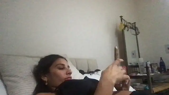 Snapshot of Miss_juicybabes chatting on 3, 5, 2026 Miss juicybabes online show from 3, 5, 2026