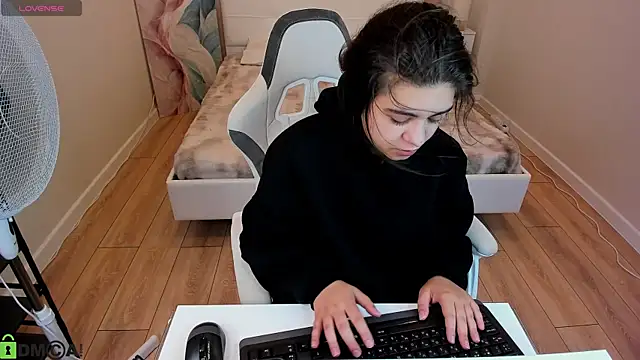 Trisha Moore online show from 19, 7, 2026