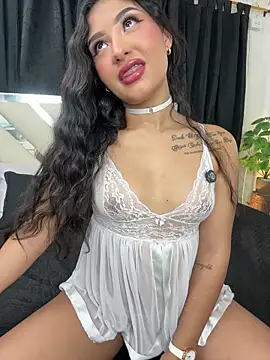 Snapshot of SabrinaX_X chatting on 4, 5, 2026 SabrinaX X online show from 4, 5, 2026