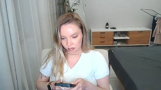 Snapshot of PolinaXXXXXJones chatting on 7, 5, 2026 PolinaXXXXXJones online show from 7, 5, 2026