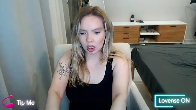 Snapshot of PolinaXXXXXJones chatting on 8, 5, 2026 PolinaXXXXXJones online show from 8, 5, 2026