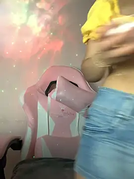 Julieth ec online show from 3, 6, 2026