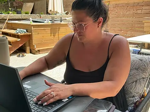 Snapshot of Madamebeton chatting on 24, 6, 2026 Madamebeton online show from 24, 6, 2026