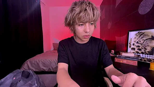 Snapshot of Aronn_44 chatting on 24, 5, 2026 Aronn 44 online show from 24, 5, 2026