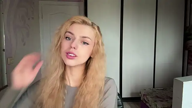 ScarlettRosy online show from 18, 5, 2026