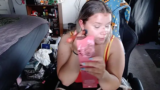 Snapshot of prettybabygurl04 chatting on 15, 5, 2026 prettybabygurl04 online show from 15, 5, 2026