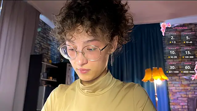 Snapshot of CurlyWinx chatting on 1, 6, 2026 CurlyWinx online show from 1, 6, 2026