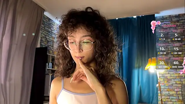 Snapshot of CurlyWinx chatting on 10, 6, 2026 CurlyWinx online show from 10, 6, 2026