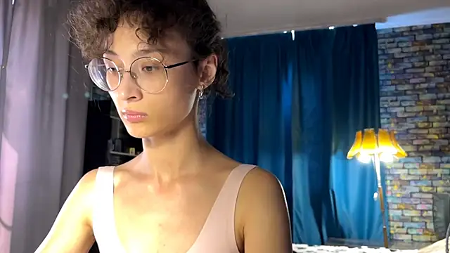 Snapshot of CurlyWinx chatting on 13, 6, 2026 CurlyWinx online show from 13, 6, 2026