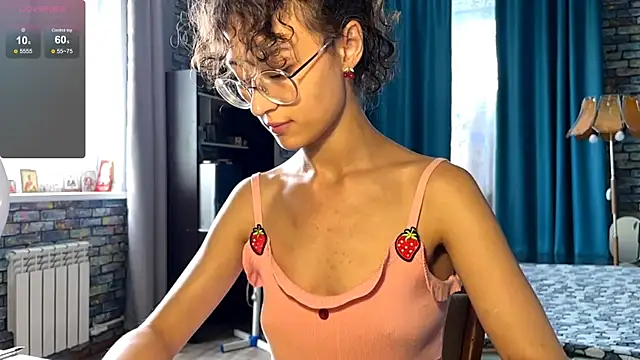 Snapshot of CurlyWinx chatting on 24, 6, 2026 CurlyWinx online show from 24, 6, 2026