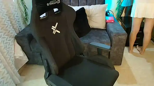 Snapshot of LUCYMILF_SEXY chatting on 9, 7, 2026 LUCYMILF SEXY online show from 9, 7, 2026