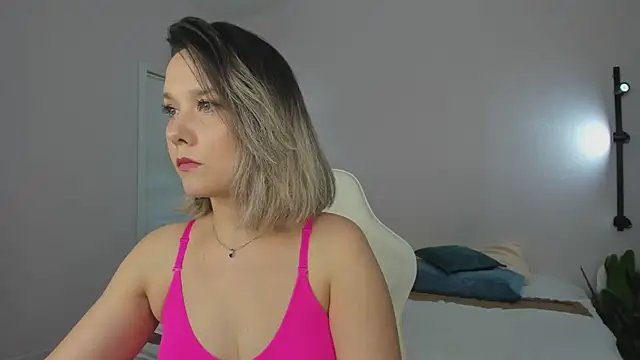 Nikki Mi1k online show from 13, 6, 2026