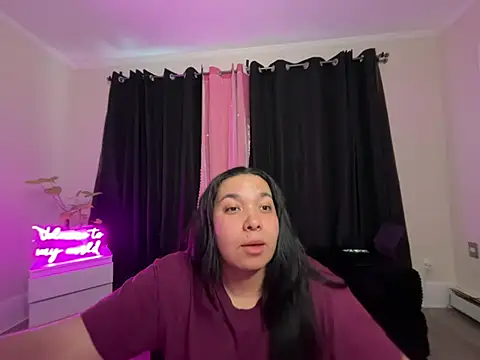 Snapshot of ValenLux chatting on 12, 5, 2026 ValenLux online show from 12, 5, 2026