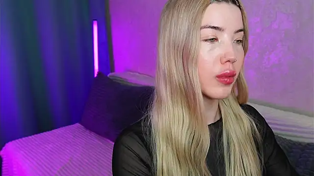 Snapshot of LindaThackerr chatting on 6, 5, 2026 LindaThackerr online show from 6, 5, 2026