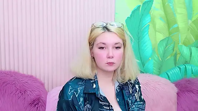 Snapshot of Cassey_Well chatting on 10, 5, 2026 Cassey Well online show from 10, 5, 2026