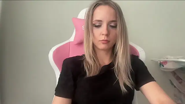 Snapshot of SisiBunny chatting on 11, 6, 2026 SisiBunny online show from 11, 6, 2026