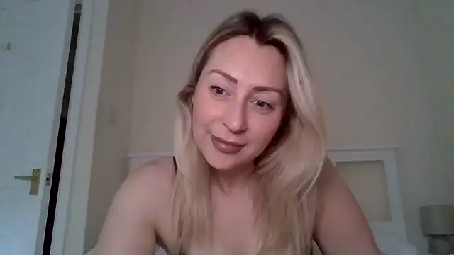 Snapshot of Babe_blond chatting on 6, 7, 2026 Babe blond online show from 6, 7, 2026