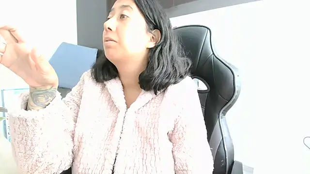 Snapshot of saramaSS chatting on 15, 6, 2026 saramaSS online show from 15, 6, 2026