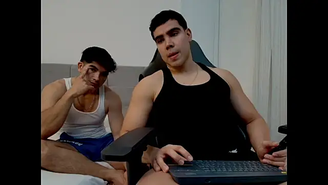 Snapshot of pistacho_bross19 chatting on 13, 5, 2026 pistacho bross19 online show from 13, 5, 2026