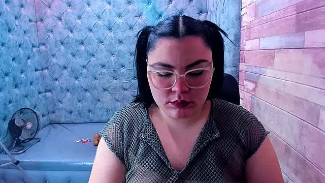 Snapshot of Sweet_Nova_ chatting on 19, 5, 2026 Sweet Nova online show from 19, 5, 2026