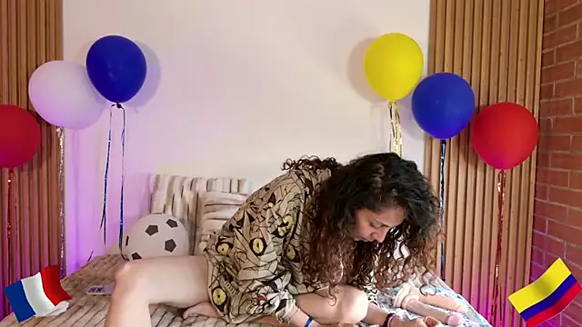 Snapshot of alissonandree chatting on 19, 6, 2026 alissonandree online show from 19, 6, 2026