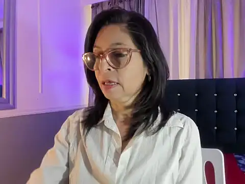 Snapshot of lena_gray chatting on 28, 5, 2026 lena gray online show from 28, 5, 2026