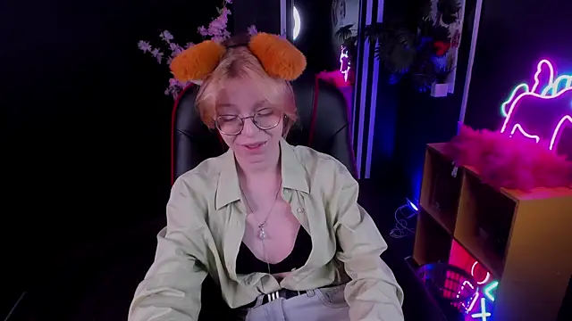 Snapshot of FoxxyyPolly chatting on 17, 6, 2026 FoxxyyPolly online show from 17, 6, 2026