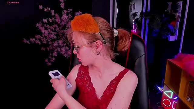 Snapshot of FoxxyyPolly chatting on 4, 7, 2026 FoxxyyPolly online show from 4, 7, 2026