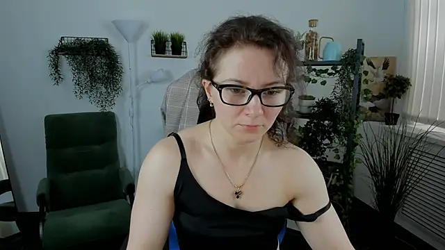 Snapshot of AureliaGleam chatting on 12, 6, 2026 AureliaGleam online show from 12, 6, 2026