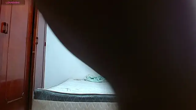 Aurora-Vixen69 online show from 10, 5, 2026