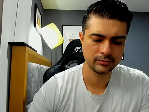 Snapshot of ZEI-001 chatting on 19, 5, 2026 ZEI-001 online show from 19, 5, 2026