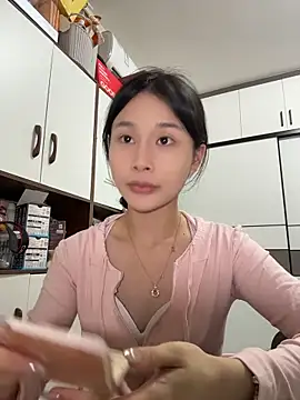 Snapshot of cuteluky18 chatting on 24, 5, 2026 cuteluky18 online show from 24, 5, 2026