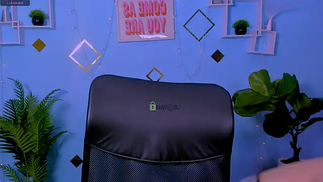 Snapshot of shadow_kiss_ chatting on 10, 7, 2026 shadow kiss online show from 10, 7, 2026