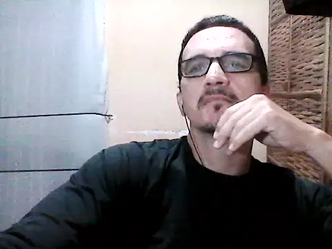 Snapshot of DouglasBr22 chatting on 10, 5, 2026 DouglasBr22 online show from 10, 5, 2026