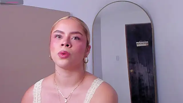 Snapshot of Alesssia_Moon chatting on 30, 6, 2026 Alesssia Moon online show from 30, 6, 2026