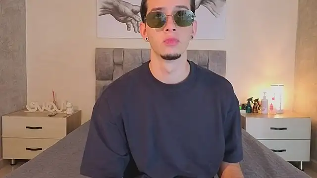 Snapshot of isaacblaze_ chatting on 7, 7, 2026 isaacblaze online show from 7, 7, 2026