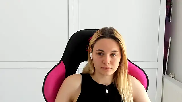 Snapshot of Emma_starrs_ chatting on 11, 6, 2026 Emma starrs online show from 11, 6, 2026