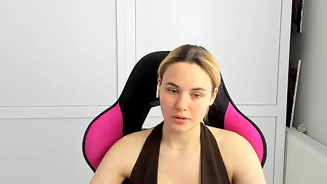 Snapshot of Emma_starrs_ chatting on 14, 6, 2026 Emma starrs online show from 14, 6, 2026