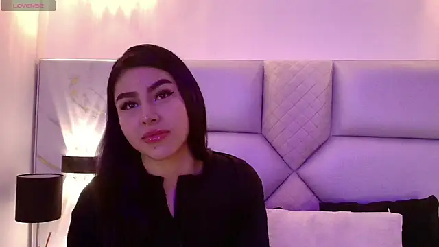 Snapshot of Helena_Whaite chatting on 1, 7, 2026 Helena Whaite online show from 1, 7, 2026
